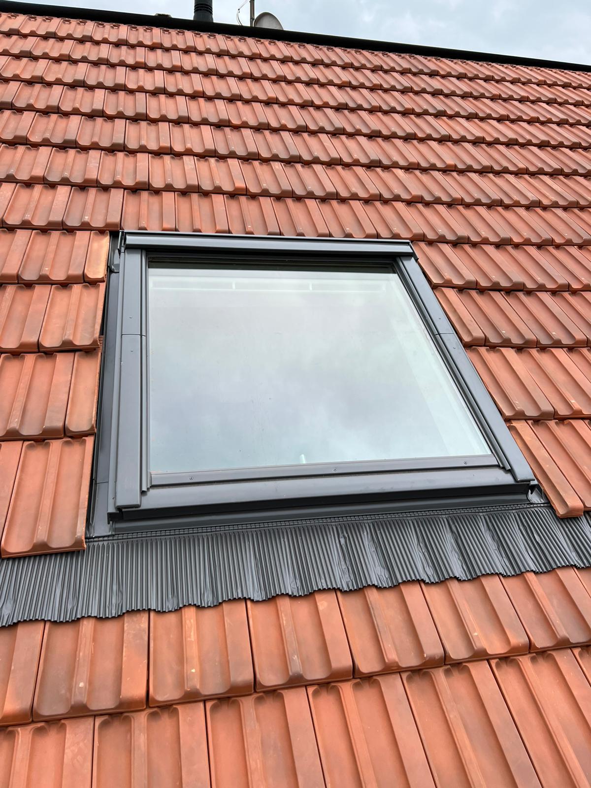 Pose de fenêtre de toit Velux dans le Var